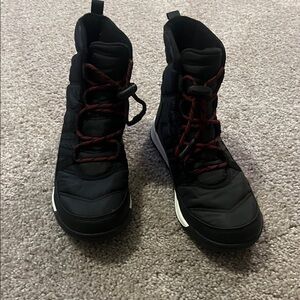 Sorel waterproof boots girls size 5. Only worn once!!